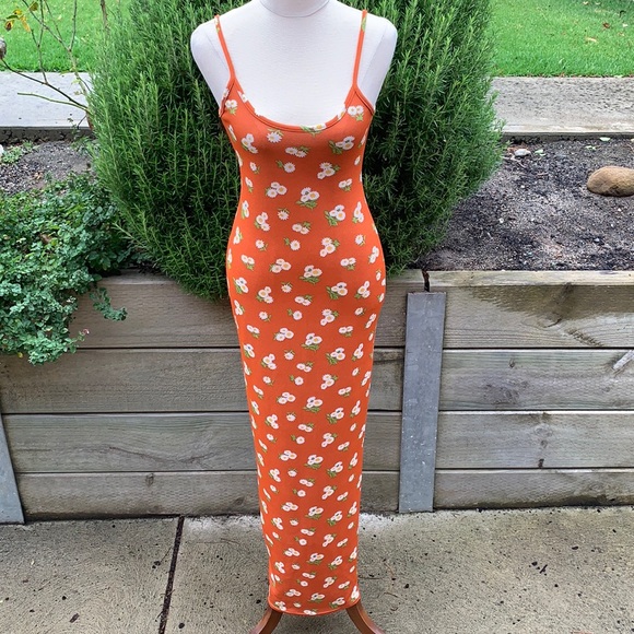 BOOHOO | Orange daisy print figure hugging maxi dress - Picture 2 of 10